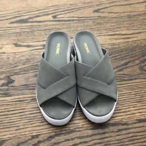 Vionic sandals, grey size 6